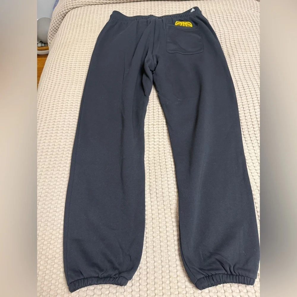 Adidas Big boys/Teens Black Joggers with Bright Yellow Graphics Size Large